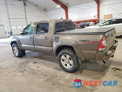 Drugie zdjęcie samochodu z przodu: 2015 TOYOTA TACOMA V6 VIN:3TMLU4EN2FM195442 - miniatura