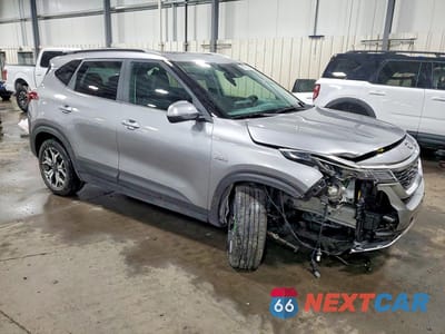 Czwarte zdjęcie samochodu z boku: 2021 KIA SELTOS EX VIN:KNDERCAA6M7119303 - miniatura