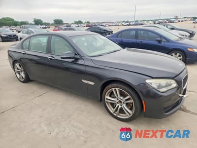 Czwarte zdjęcie samochodu z boku: 2013 BMW 750 LXI VIN:WBAYF8C51DD140724 - miniatura