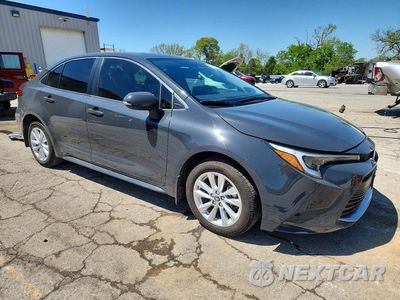 Czwarte zdjęcie samochodu z boku: 2025 TOYOTA COROLLA HYBRID XLE VIN:JTDBCMFE0S3106704 - miniatura