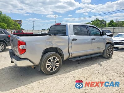Trzecie zdjęcie samochodu z tyłu: 2017 TOYOTA TUNDRA SR5 VIN:5TFDW5F17HX665364 - miniatura
