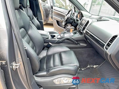 Piąte zdjęcie samochodu w środku: 2013 PORSCHE CAYENNE S HYBRID VIN:WP1AE2A29DLA14418 - miniatura