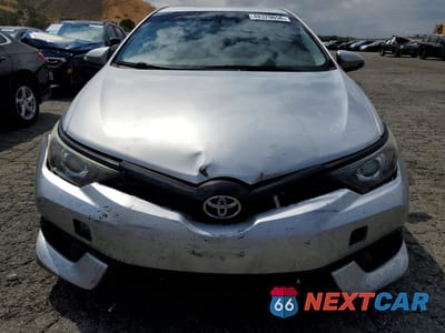 Piąte zdjęcie samochodu w środku: 2017 TOYOTA COROLLA IM BASE VIN:JTNKARJE7HJ524932 - miniatura