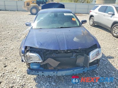 Piąte zdjęcie samochodu w środku: 2016 CHRYSLER 300 LIMITED VIN:2C3CCAAG5GH295628 - miniatura