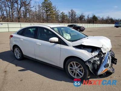 Czwarte zdjęcie samochodu z boku: 2016 FORD FOCUS SE VIN:1FADP3F21GL388989 - miniatura