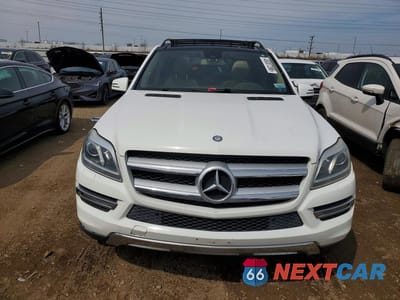 Piąte zdjęcie samochodu w środku: 2016 MERCEDES-BENZ GL 450 4MATIC VIN:4JGDF6EE6GA675598 - miniatura