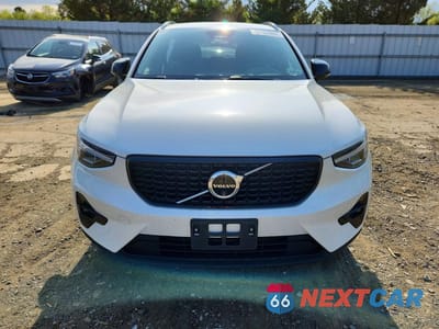 Piąte zdjęcie samochodu w środku: 2024 VOLVO XC40 PLUS VIN:YV4L12UL4R2223876 - miniatura
