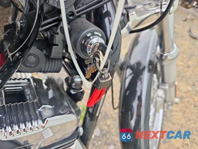 Zdjęcie 8 z 9 samochodu: 2010 HARLEY-DAVIDSON XL1200 C VIN:1HD1CT313AC402384 - miniatura