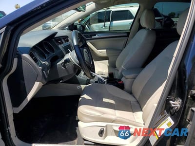 Zdjęcie 7 z 12 samochodu: 2016 VOLKSWAGEN E-GOLF SEL PREMIUM VIN:WVWPP7AU9GW903596 - miniatura