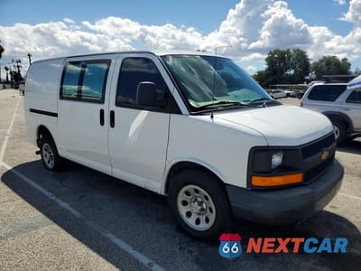 Czwarte zdjęcie samochodu z boku: 2013 CHEV EXPRESS G1500 VIN:1GCSHAF42D1143873 - miniatura