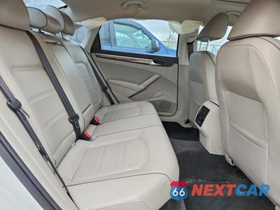 Zdjęcie 10 z 12 samochodu: 2018 VOLKSWAGEN PASSAT SE VIN:1VWBA7A31JC026532 - miniatura