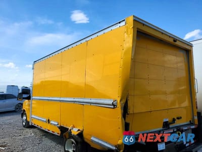 Trzecie zdjęcie samochodu z tyłu: 2023 GMC SAVANA BOX TRUCK VIN:7GZ37TC70PN004360 - miniatura