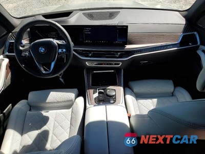 Zdjęcie 8 z 13 samochodu: 2026 BMW X5 XDRIVE50E VIN:5UX43EU05T9360511 - miniatura