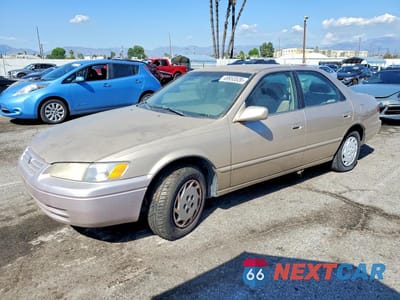 1998 TOYOTA CAMRY LE JT2BG22KXW0253116 - główne zdjęcie licytacji z USA - miniatura