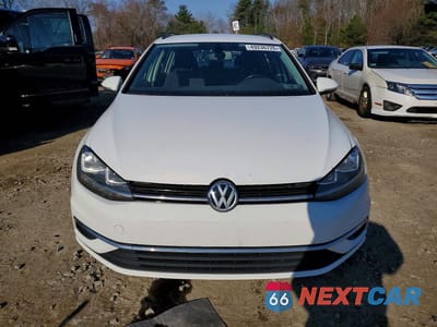 Piąte zdjęcie samochodu w środku: 2018 VOLKSWAGEN GOLF SPORTWAGEN S VIN:3VW717AU3JM768198 - miniatura