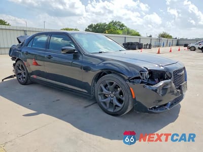 Czwarte zdjęcie samochodu z boku: 2021 CHRYSLER 300 S VIN:2C3CCABG1MH528978 - miniatura