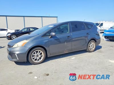 2013 TOYOTA PRIUS V THREE JTDZN3EU0D3187413 - główne zdjęcie licytacji z USA - miniatura