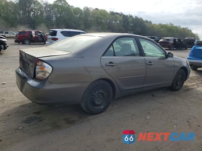 Trzecie zdjęcie samochodu z tyłu: 2004 TOYOTA CAMRY LE VIN:4T1BE32K04U845984 - miniatura