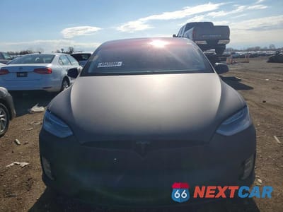 Piąte zdjęcie samochodu w środku: 2017 TESLA MODEL X VIN:5YJXCBE42HF051834 - miniatura