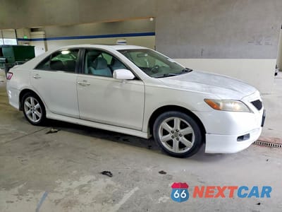 Czwarte zdjęcie samochodu z boku: 2007 TOYOTA CAMRY SE VIN:4T1BE46K77U598693 - miniatura