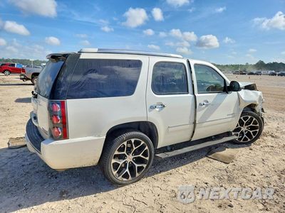 Trzecie zdjęcie samochodu z tyłu: 2014 GMC YUKON DENALI VIN:1GKS1EEF8ER244888 - miniatura