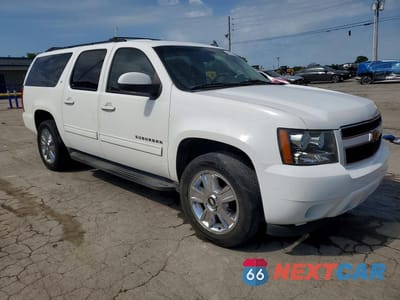 Czwarte zdjęcie samochodu z boku: 2013 CHEVROLET SUBURBAN C1500 LT VIN:1GNSCJE03DR103811 - miniatura