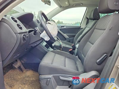 Zdjęcie 7 z 13 samochodu: 2009 VOLKSWAGEN TIGUAN S VIN:WVGAV75N89W004497 - miniatura
