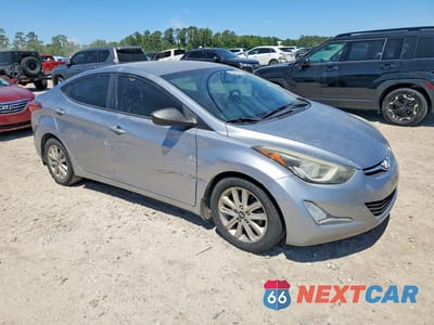 Czwarte zdjęcie samochodu z boku: 2016 HYUNDAI ELANTRA SE VIN:5NPDH4AE0GH694083 - miniatura