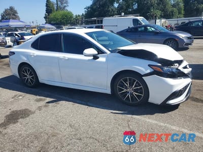 Czwarte zdjęcie samochodu z boku: 2023 TOYOTA CAMRY SE VIN:4T1G11AK0PU810356 - miniatura