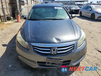 Piąte zdjęcie samochodu w środku: 2011 HONDA ACCORD EX VIN:1HGCP2F72BA117764 - miniatura