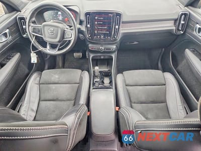 Zdjęcie 8 z 12 samochodu: 2021 VOLVO XC40 T5 R-DESIGN VIN:YV4162UM6M2468172 - miniatura