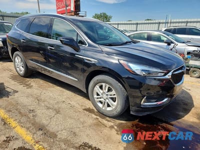 Czwarte zdjęcie samochodu z boku: 2018 BUICK ENCLAVE ESSENCE VIN:5GAERBKW4JJ135701 - miniatura