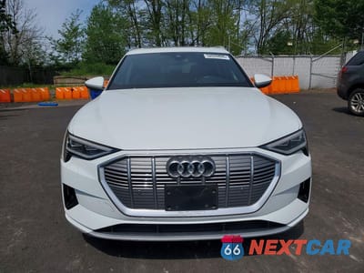 Piąte zdjęcie samochodu w środku: 2023 AUDI E-TRON PREMIUM VIN:WA1AAAGE2PB024950 - miniatura