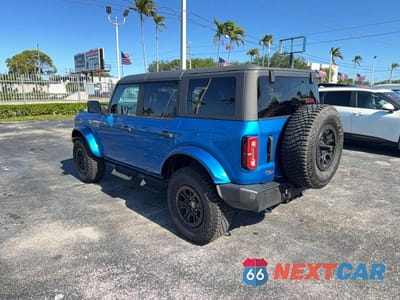 Trzecie zdjęcie samochodu z tyłu: 2023 FORD BRONCO BASE VIN:1FMEE5DP7PLA92904 - miniatura