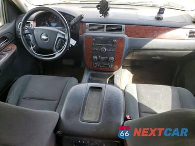 Zdjęcie 8 z 13 samochodu: 2009 CHEVROLET SUBURBAN K1500 LT VIN:1GNFK26319J116081 - miniatura