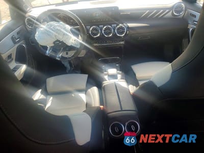Zdjęcie 8 z 12 samochodu: 2022 MERCEDES BENZ CLA 45 AMG VIN:W1K5J5DB0NN315361 - miniatura