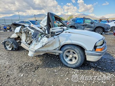 Czwarte zdjęcie samochodu z boku: 2001 CHEVROLET S TRUCK S10 VIN:1GCCS19W818180674 - miniatura