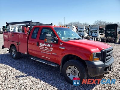 Czwarte zdjęcie samochodu z boku: 2007 FORD F350 SUPER DUTY UTILITY / SERVICE TRUCK VIN:1FDSX35P87EA65702 - miniatura