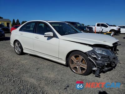 Czwarte zdjęcie samochodu z boku: 2011 MERCEDES-BENZ C 300 VIN:WDDGF5EBXBF645071 - miniatura