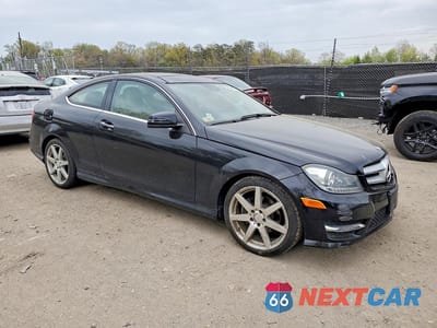 Czwarte zdjęcie samochodu z boku: 2013 MERCEDES-BENZ C 250 VIN:WDDGJ4HB1DG010998 - miniatura