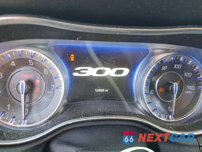 Zdjęcie 9 z 12 samochodu: 2017 CHRYSLER 300C VIN:2C3CCAKG5HH566770 - miniatura