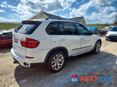 Trzecie zdjęcie samochodu z tyłu: 2013 BMW X5 XDRIVE35I VIN:5UXZV4C57D0B00191 - miniatura