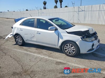 Czwarte zdjęcie samochodu z boku: 2012 KIA FORTE EX VIN:KNAFU4A2XC5516683 - miniatura