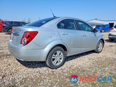 Trzecie zdjęcie samochodu z tyłu: 2014 CHEVROLET SONIC LS VIN:1G1JC5SH9E4231127 - miniatura