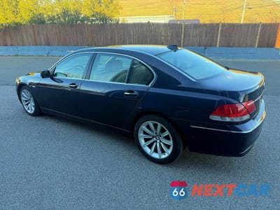 Trzecie zdjęcie samochodu z tyłu: 2007 BMW 750 VIN:WBAHN83507DT68768 - miniatura