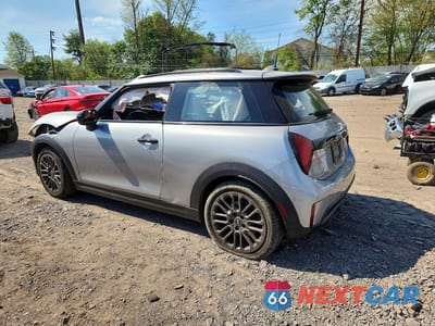 Drugie zdjęcie samochodu z przodu: 2025 MINI COOPER S VIN:WMW23GD03S2W17755 - miniatura