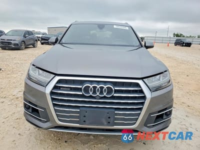Piąte zdjęcie samochodu w środku: 2017 AUDI Q7 PRESTIGE VIN:WA1VABF75HD050975 - miniatura
