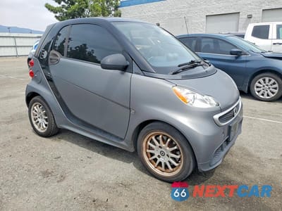 Czwarte zdjęcie samochodu z boku: 2014 SMART FORTWO VIN:WMEEJ9AA3EK729623 - miniatura
