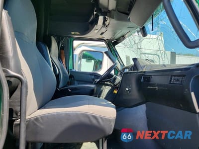 Piąte zdjęcie samochodu w środku: 2020 INTERNATIONAL LT625 SEMI TRUCK VIN:3HSDZTZR6LN102108 - miniatura