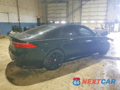 Trzecie zdjęcie samochodu z tyłu: 2016 JAGUAR XF S VIN:SAJBG4BV0GCY11103 - miniatura